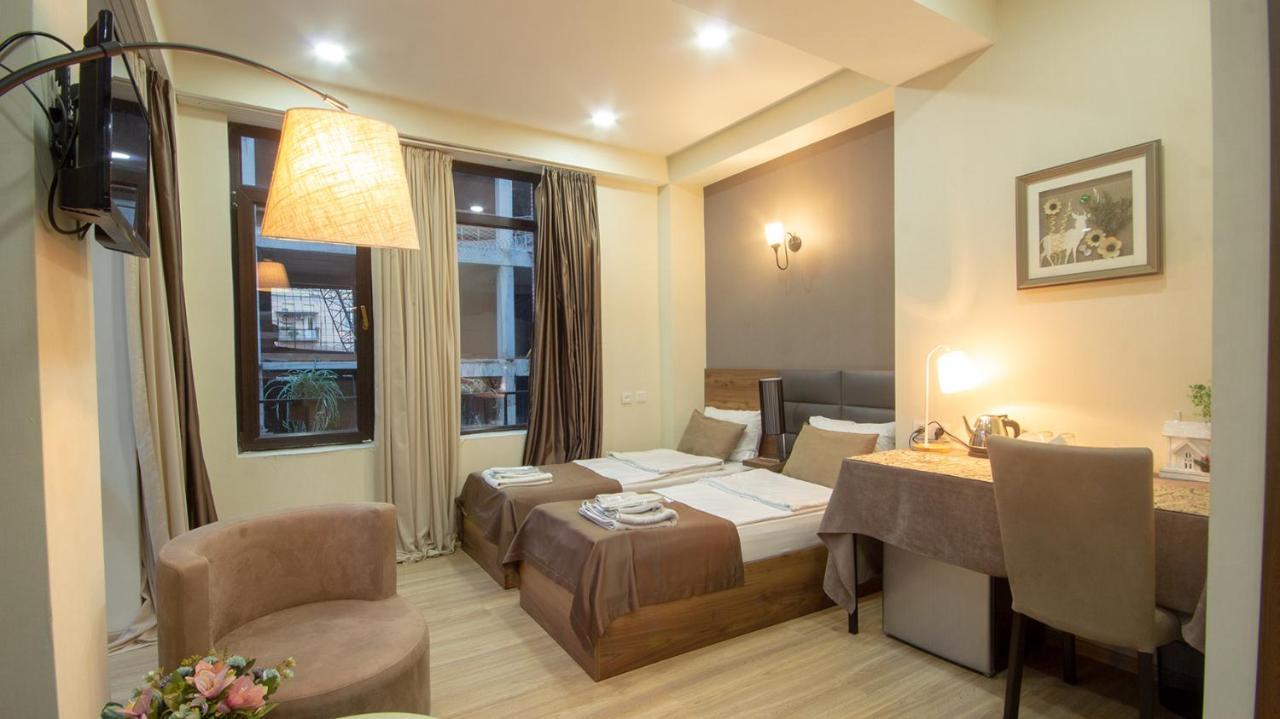 Hotel Terrace Тбилиси Екстериор снимка