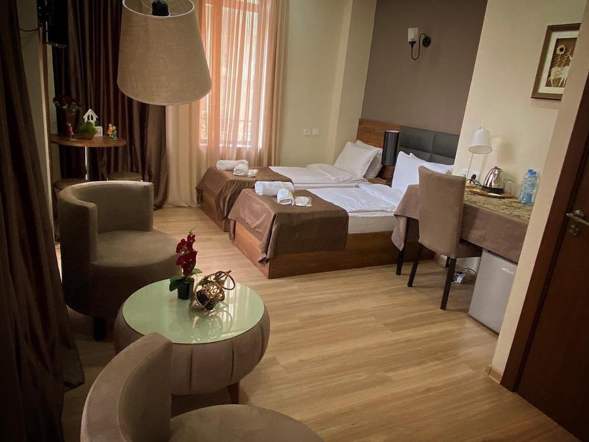 Hotel Terrace Тбилиси Екстериор снимка