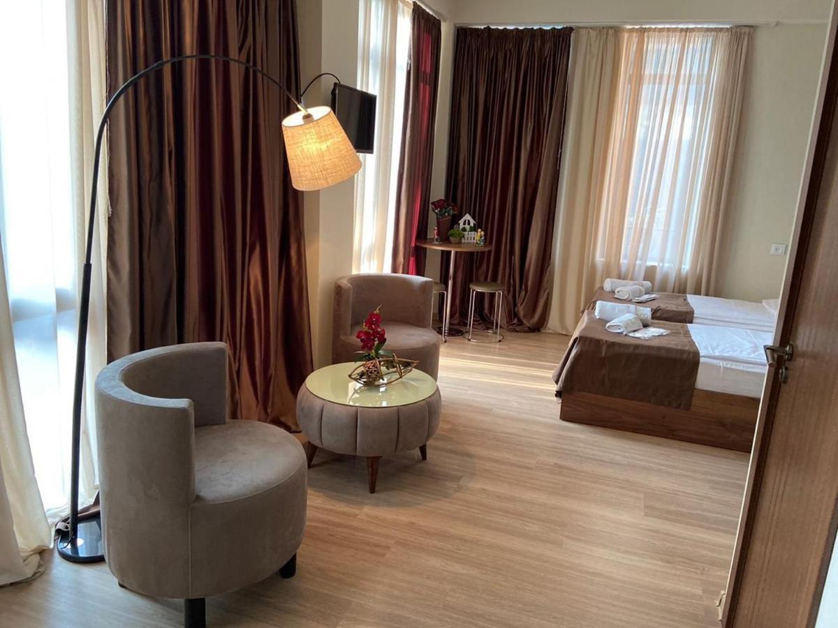 Hotel Terrace Тбилиси Екстериор снимка