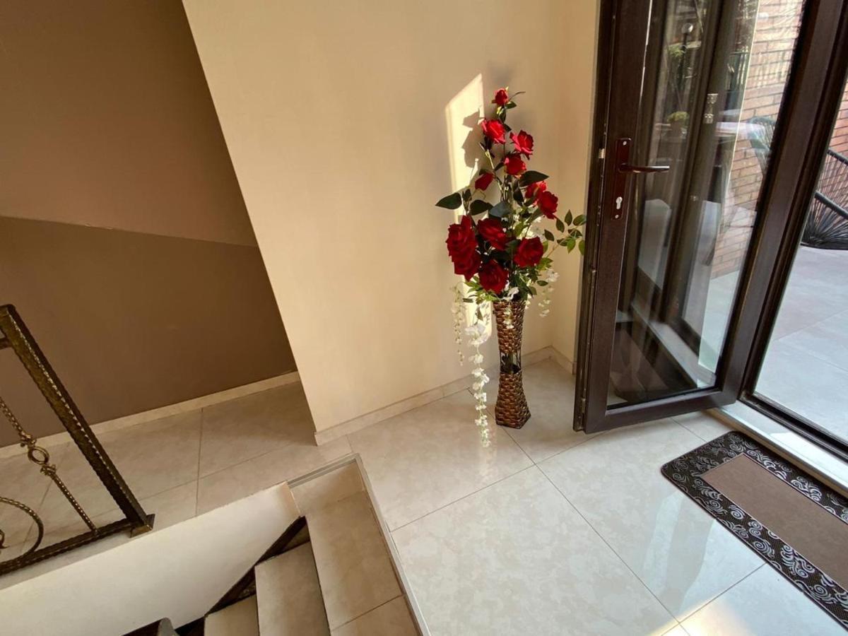 Hotel Terrace Тбилиси Екстериор снимка